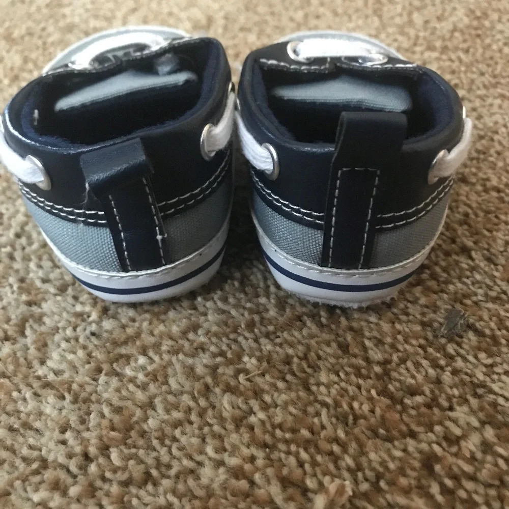 HB baby shoes 12-18M